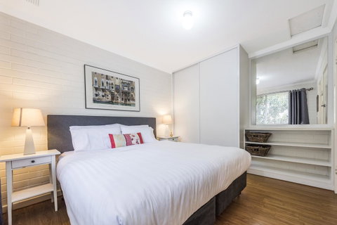 Hensman 10 - Dalby Accommodation 14