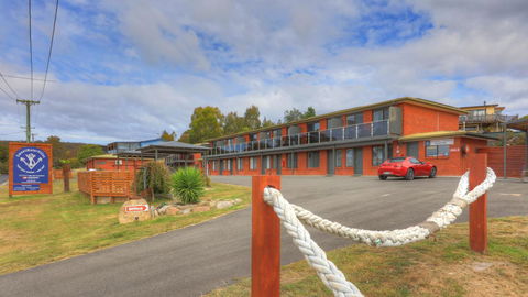 Sweetwater Villas - Dalby Accommodation 11