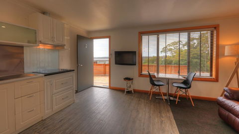 Sweetwater Villas - Dalby Accommodation 24