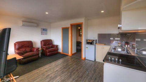 Sweetwater Villas - Dalby Accommodation 25