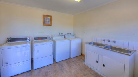 Sweetwater Villas - Dalby Accommodation 9