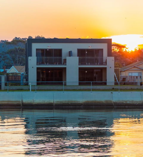 Ulverstone Waterfront Apartments - Dalby Accommodation 0
