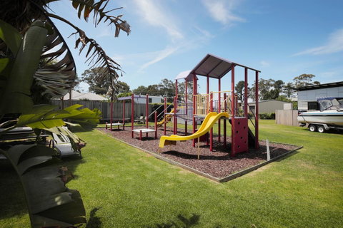 Georges Bay Apartments - Dalby Accommodation 42