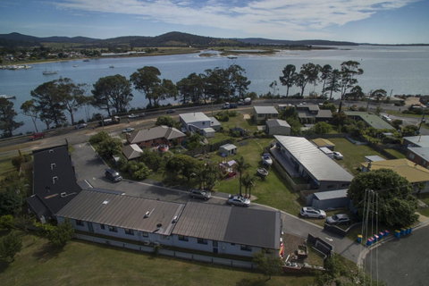 Georges Bay Apartments - Dalby Accommodation 25