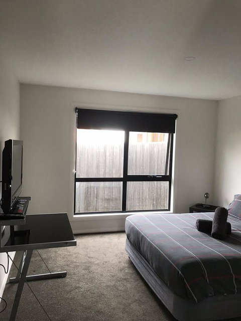 Georges Bay Apartments - Dalby Accommodation 7