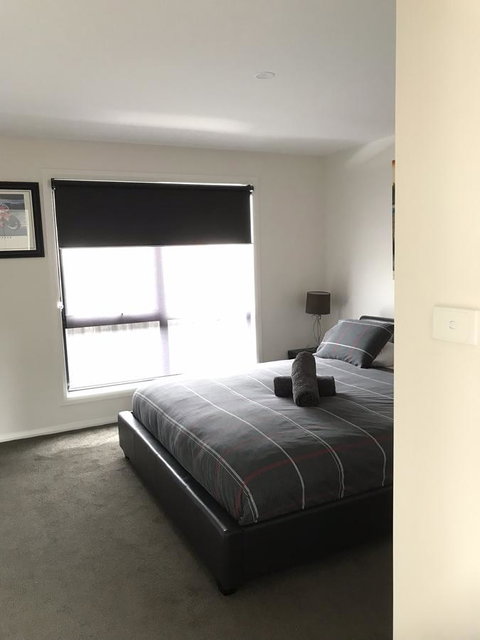 Georges Bay Apartments - Dalby Accommodation 5