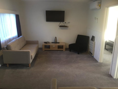 Georges Bay Apartments - Dalby Accommodation 29