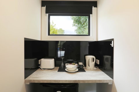 Georges Bay Apartments - Dalby Accommodation 17