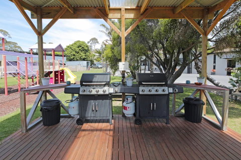 Georges Bay Apartments - Dalby Accommodation 40