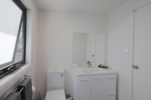 Georges Bay Apartments - Dalby Accommodation 20
