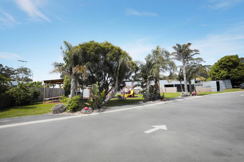 Georges Bay Apartments - Dalby Accommodation 43