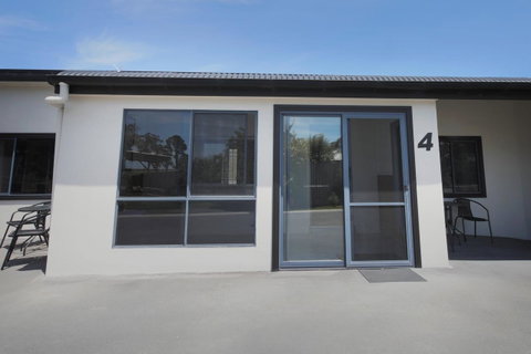 Georges Bay Apartments - Dalby Accommodation 35