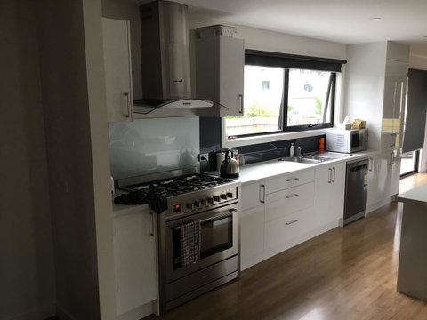 Georges Bay Apartments - Dalby Accommodation 13