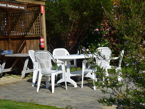 Castaway Holiday Apartments - Dalby Accommodation 29