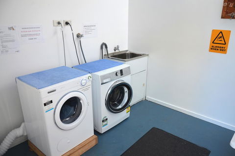 Castaway Holiday Apartments - Dalby Accommodation 22