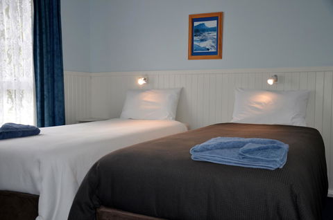 Castaway Holiday Apartments - Dalby Accommodation 9