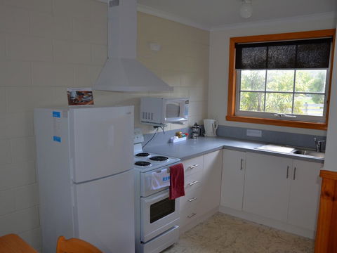 Castaway Holiday Apartments - Dalby Accommodation 28