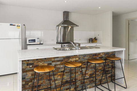 170 Hazards View Drive - Unit 2 - Dalby Accommodation 4