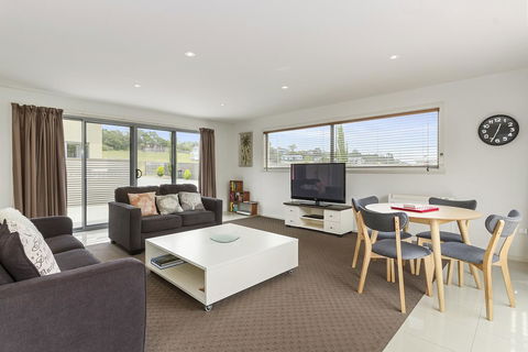 170 Hazards View Drive - Unit 2 - Dalby Accommodation 5