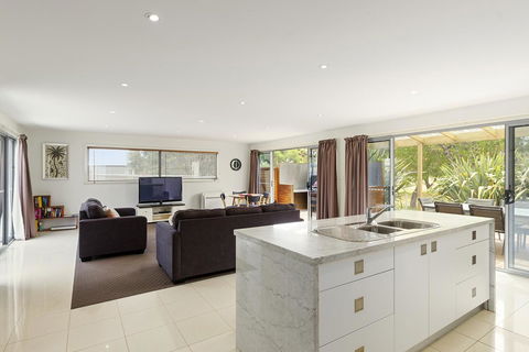 170 Hazards View Drive - Unit 2 - Dalby Accommodation 1