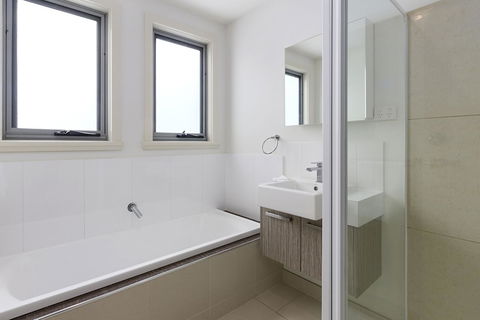 170 Hazards View Drive - Unit 2 - Dalby Accommodation 10