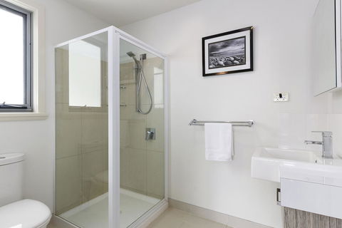 170 Hazards View Drive - Unit 2 - Dalby Accommodation 9