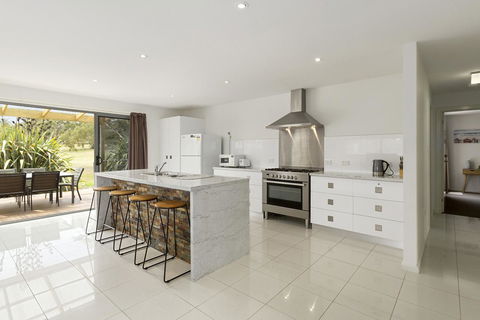 170 Hazards View Drive - Unit 2 - Dalby Accommodation 2