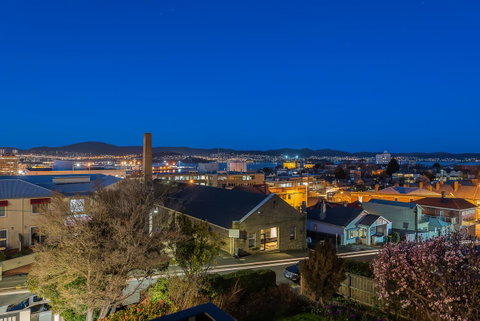 110 Hampden Apartments - Dalby Accommodation 3