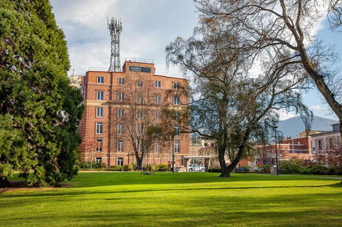 Mantra One Sandy Bay Road - Dalby Accommodation 0