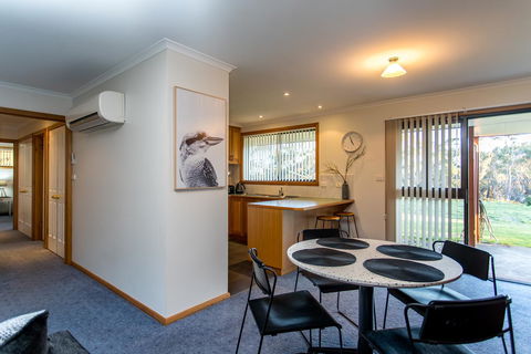 Acton Park Holiday Units - Dalby Accommodation 3