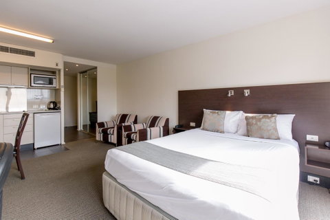 St Ives Apartments - Dalby Accommodation 0