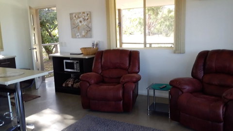 Pelican Point Sanctuary - Dalby Accommodation 27