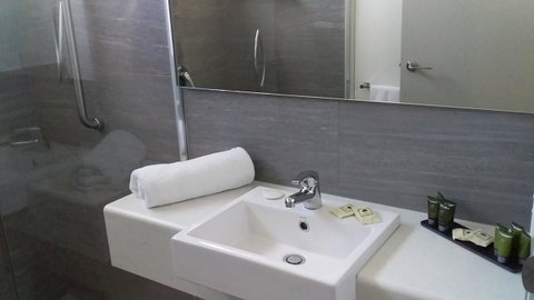 Pelican Point Sanctuary - Dalby Accommodation 6
