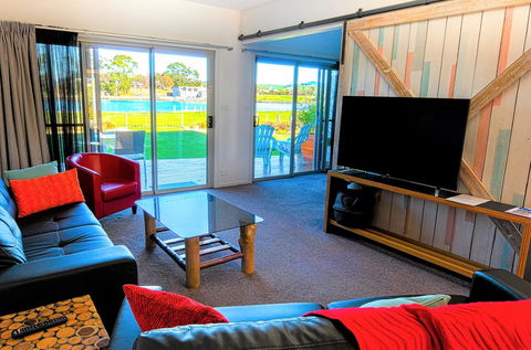 Ulverstone River Edge HolidayApartments - Dalby Accommodation 6