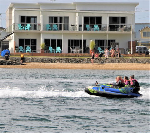 Ulverstone River Edge HolidayApartments - Dalby Accommodation 11