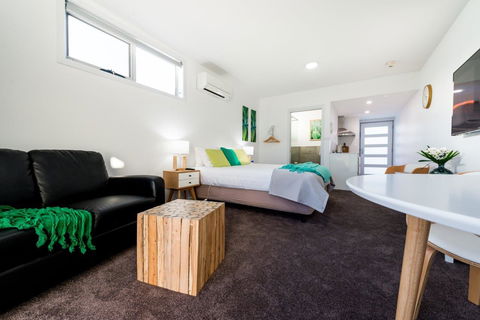 Ulverstone River Edge HolidayApartments - Dalby Accommodation 3