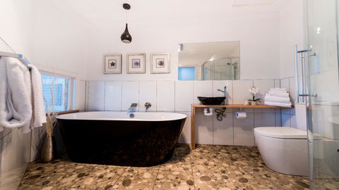 Ulverstone River Edge HolidayApartments - Dalby Accommodation 19