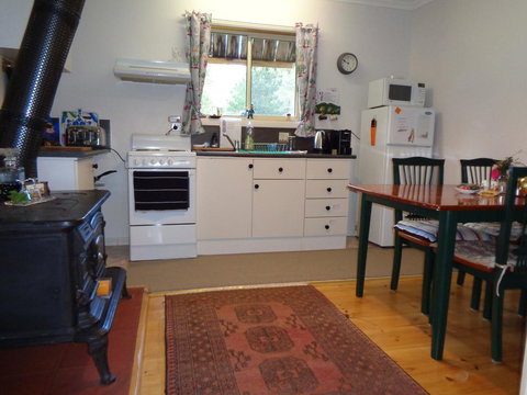 Post House Cottage - Dalby Accommodation 7