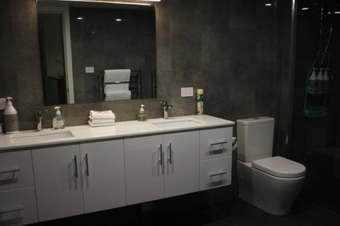 Jenatt Apartments Salamanca - Dalby Accommodation 39