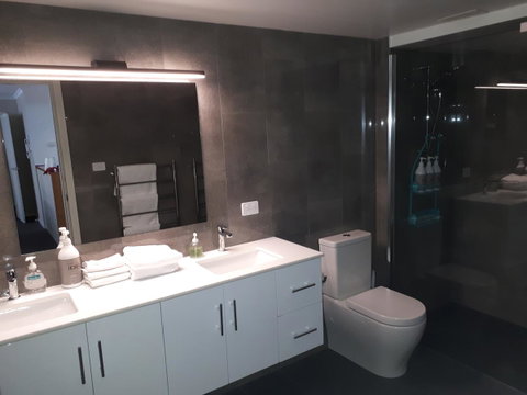 Jenatt Apartments Salamanca - Dalby Accommodation 6