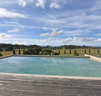 Noble Willow Estate Lovedale. Super Spacious with views and pool - Dalby Accommodation