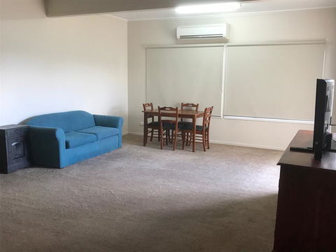 O'Shea's Royal Hotel - Dalby Accommodation 1