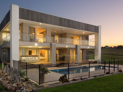 Ocean Breeze - Dalby Accommodation 1