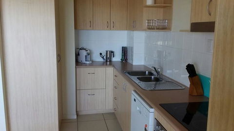 Ocean Breeze Apartments - Dalby Accommodation 1