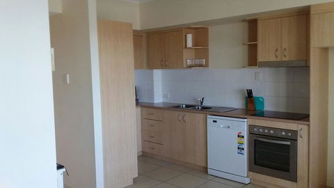 Ocean Breeze Apartments - Dalby Accommodation 2