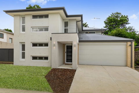 OCEAN BREEZE Family Home - Dalby Accommodation 0