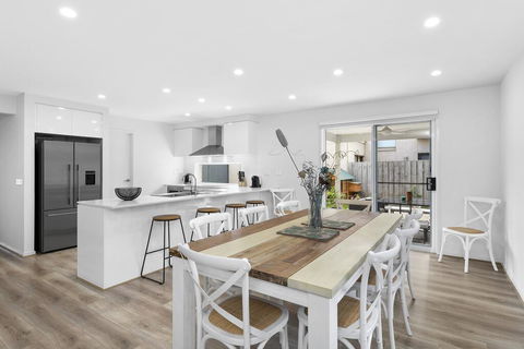 OCEAN BREEZE Family Home - Dalby Accommodation 1