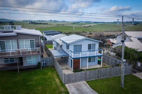 Ocean Chill 10 Minutes Drive To Phillip Island, Pet Friendly Family Home Sleeps 8 - Dalby Accommodation 3