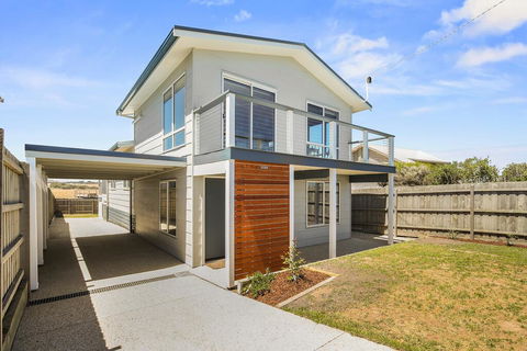 Ocean Chill 10 Minutes Drive To Phillip Island, Pet Friendly Family Home Sleeps 8 - Dalby Accommodation 0