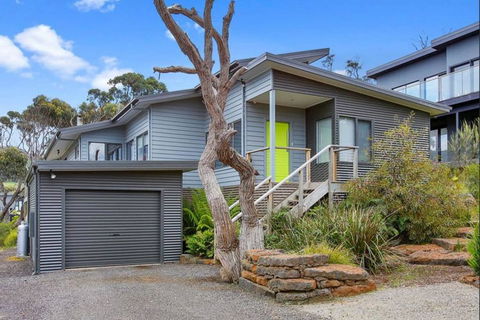 OCEAN ESCAPE - The Ultimate Luxury Beach House - Dalby Accommodation 1